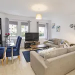 1 Liber House With Free Onsite Parking