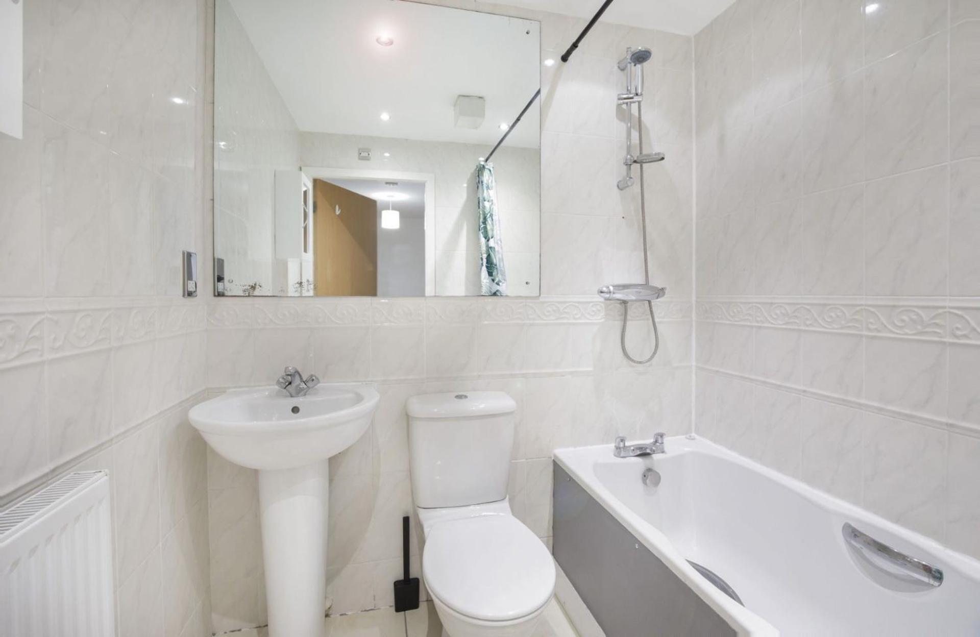 1 Liber House With Free Onsite Parking *